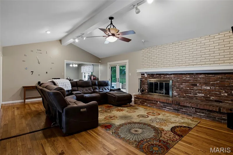 334 Dungate Drive, Chesterfield, MO 63017 — listing photo 4 of 33