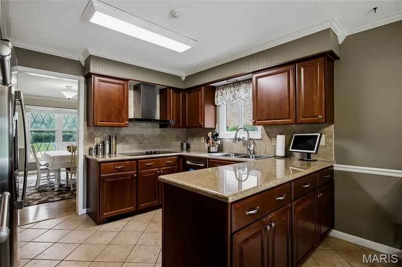 334 Dungate Drive, Chesterfield, MO 63017 — listing photo 7 of 33