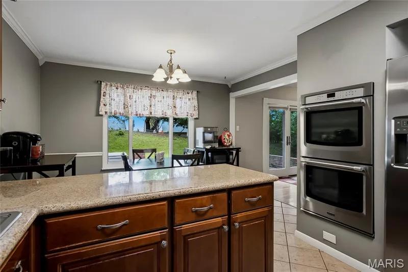 334 Dungate Drive, Chesterfield, MO 63017 — listing photo 8 of 33