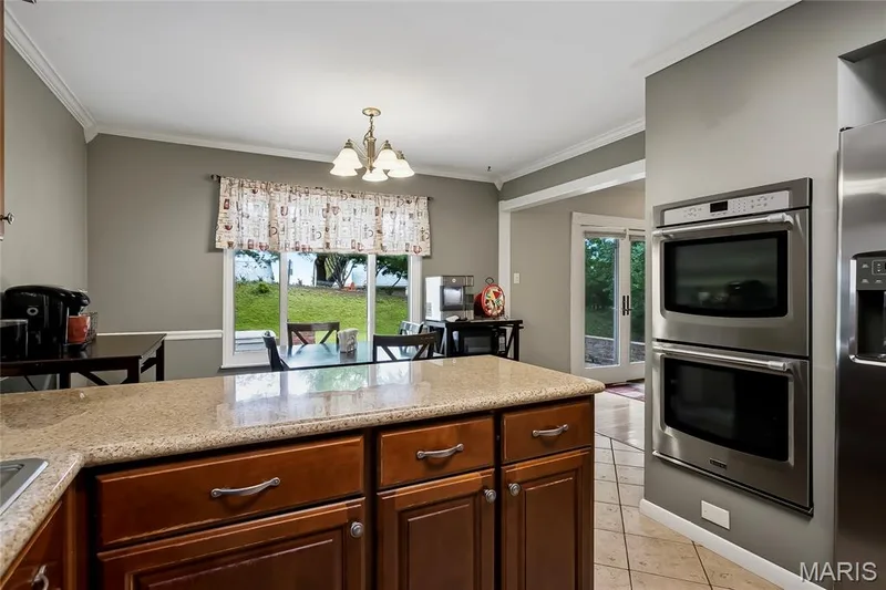 334 Dungate Drive, Chesterfield, MO 63017 — listing photo 10 of 33