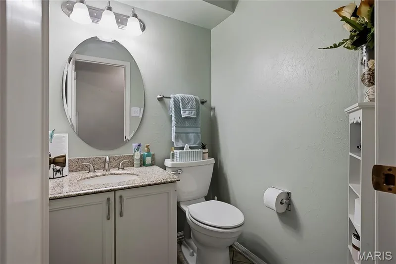 334 Dungate Drive, Chesterfield, MO 63017 — listing photo 11 of 33