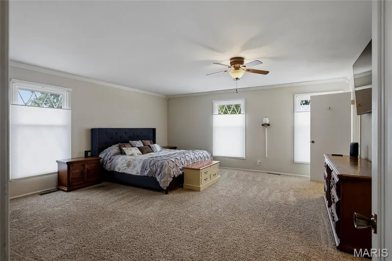 334 Dungate Drive, Chesterfield, MO 63017 — listing photo 13 of 33