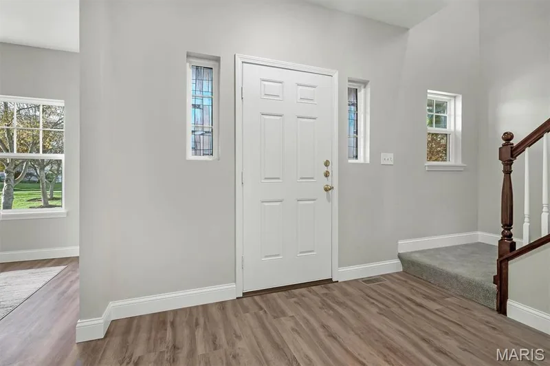 572 Misty Mountain Drive, O'Fallon, MO 63368 — listing photo 3 of 28