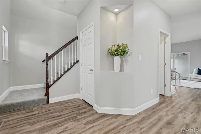 572 Misty Mountain Drive, O'Fallon, MO 63368 — listing photo 4 of 28