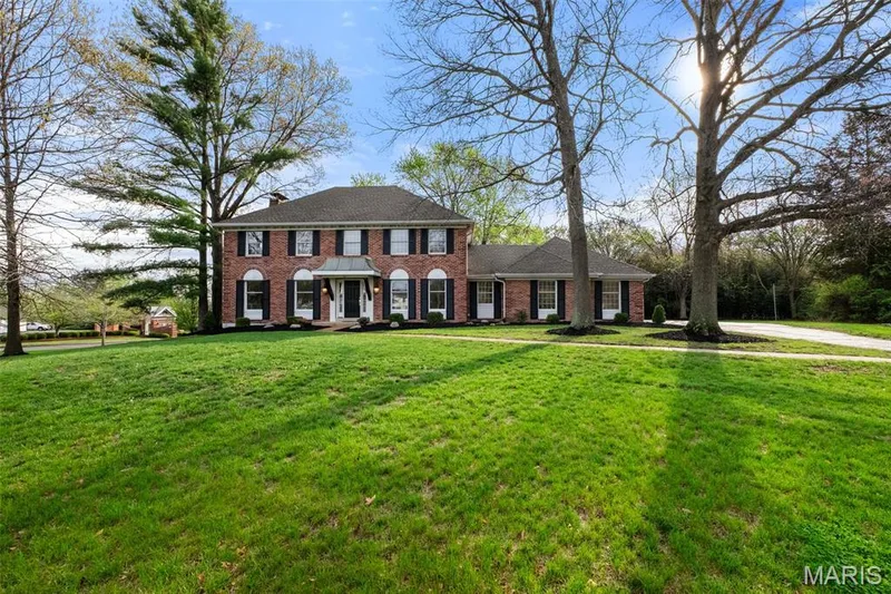 156 Highgrove Court, Chesterfield, MO 63005 — listing photo 2 of 31