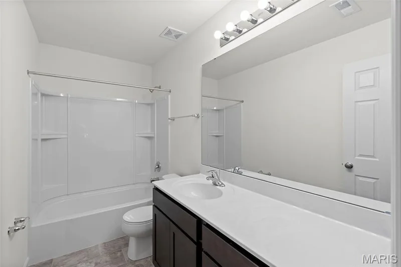 15 Bluestem Court, Lake St. Louis, MO 63367 — listing photo 6 of 33