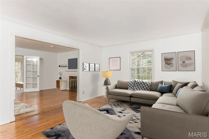 Living room with gleaming hardwood floors. Virtually staged. — 250 Brixham Drive, Chesterfield, MO 63017
