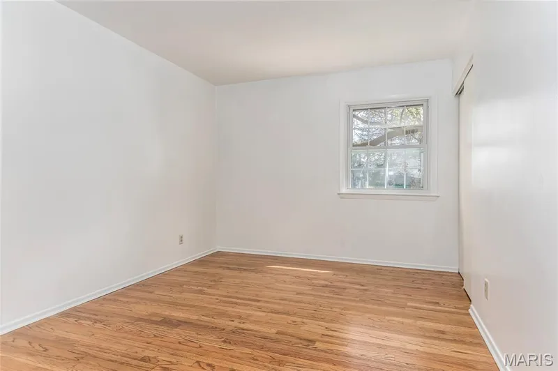 Bedroom 3 with gleaming hardwood floors and double closets. — 250 Brixham Drive, Chesterfield, MO 63017