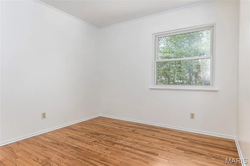 Bedroom 4 with gleaming hardwood floors and double closets. — 250 Brixham Drive, Chesterfield, MO 63017