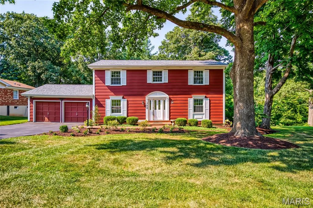 Welcome to250 Brixham.  Backs to woods and common ground next door. — 250 Brixham Drive, Chesterfield, MO 63017