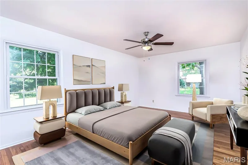 Updated primary en-suite, huge walk-in closet, gleaming hardwood floors and new ceiling fan. — 250 Brixham Drive, Chesterfield, MO 63017
