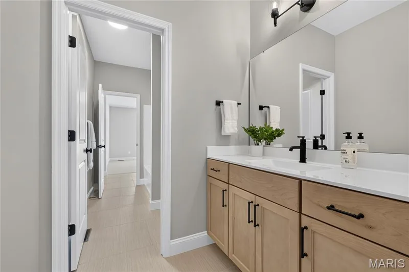 Jack-and-Jill Bathroom: Conveniently located between Bedrooms 2 and 3, featuring separate vanities and a shared shower. — 128 Royal Troon Drive, Dardenne Prairie, MO 63368