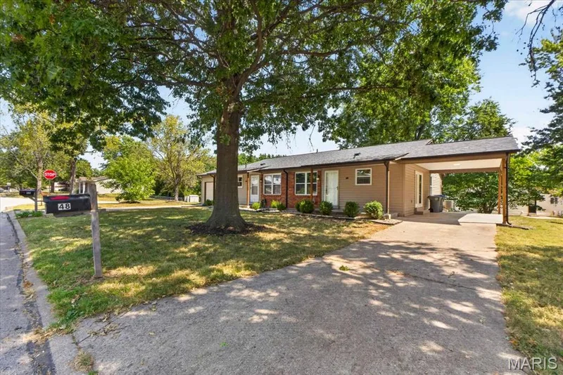 48 Laura Drive, St Peters, MO 63376 — listing photo 3 of 24