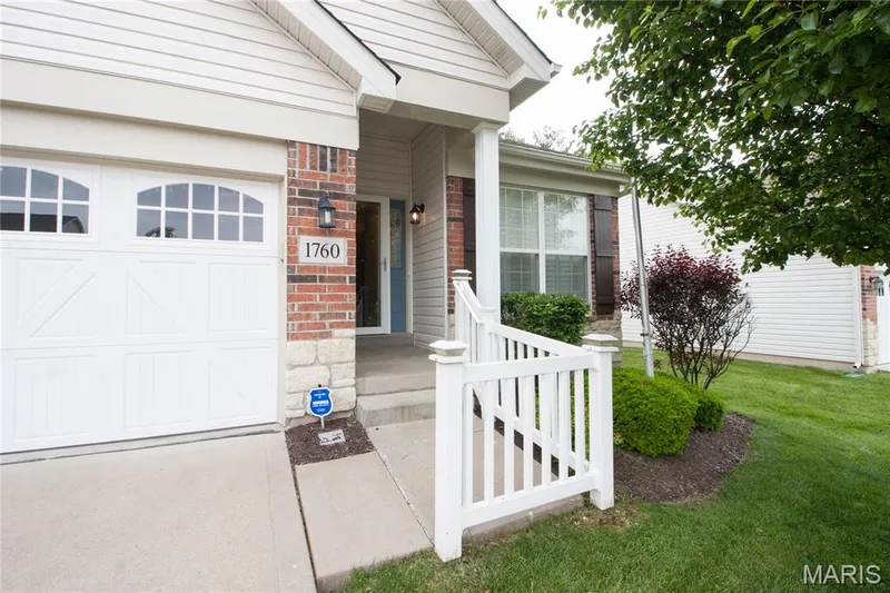 1760 Waterfall Drive, St Charles, MO 63303 — listing photo 4 of 44