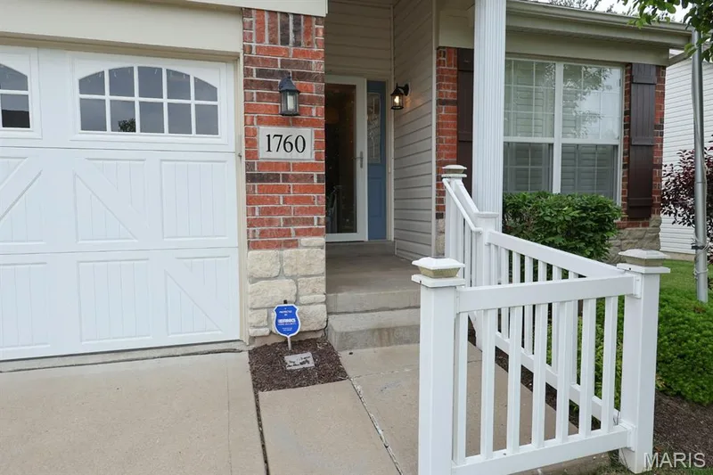1760 Waterfall Drive, St Charles, MO 63303 — listing photo 5 of 44