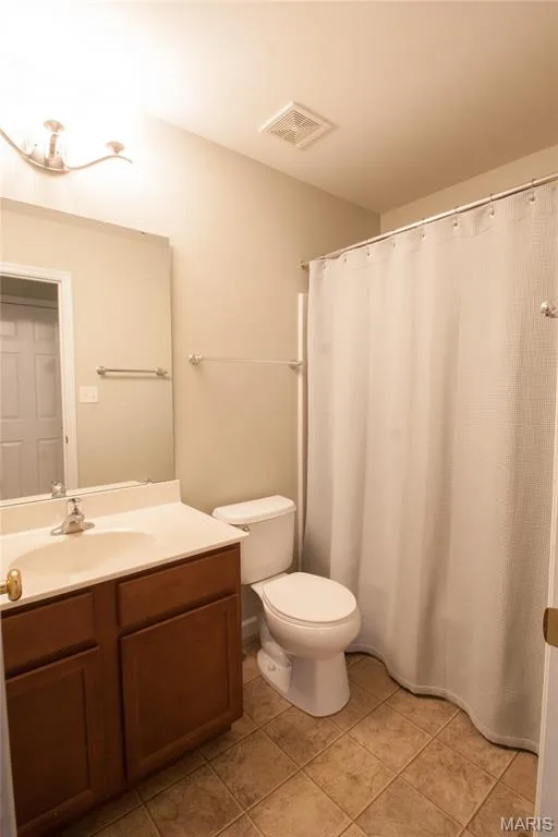 Hall Bathroom — 1760 Waterfall Drive, St Charles, MO 63303