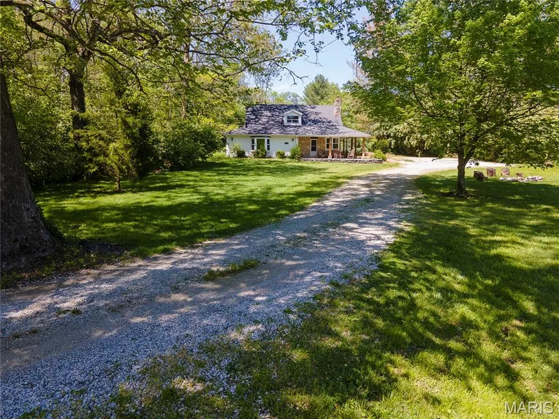 1004 Weidman Road, Chesterfield, MO 63017 — listing photo 3 of 17