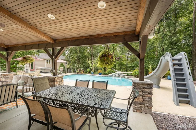 Dining made easy — 51 Nordic Lane, Defiance, MO 63341