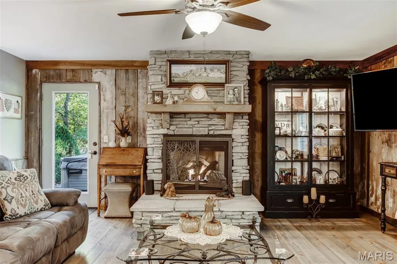 Family room fireplace — 51 Nordic Lane, Defiance, MO 63341