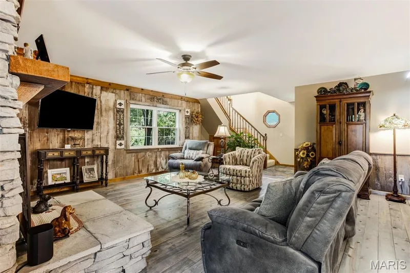 Family room — 51 Nordic Lane, Defiance, MO 63341