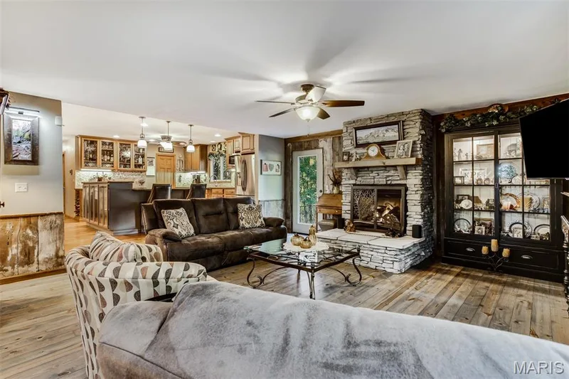Family room — 51 Nordic Lane, Defiance, MO 63341