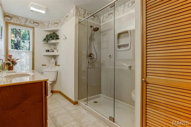 Full bath for Primary suite — 51 Nordic Lane, Defiance, MO 63341