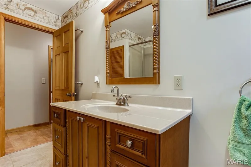 Full bath for primary suite — 51 Nordic Lane, Defiance, MO 63341