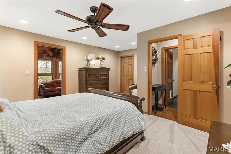 Primary suite opens to gorgeous vaulted sunroom — 51 Nordic Lane, Defiance, MO 63341