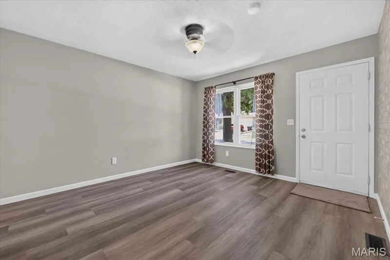 50 Laura Drive, St Peters, MO 63376 — listing photo 3 of 31