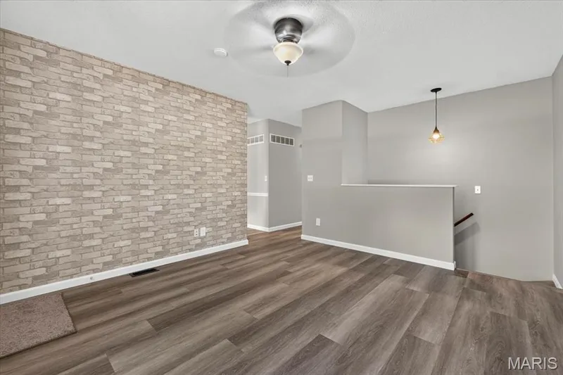 50 Laura Drive, St Peters, MO 63376 — listing photo 5 of 31