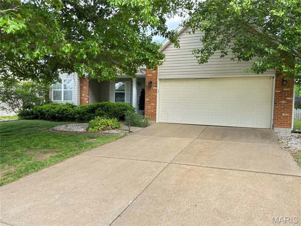 10 President Drive, O'Fallon, MO 63368 — listing photo 1 of 29