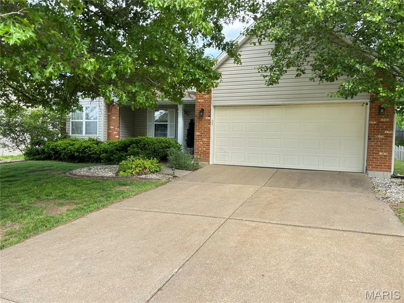 10 President Drive, O'Fallon, MO 63368 — listing photo 1 of 29