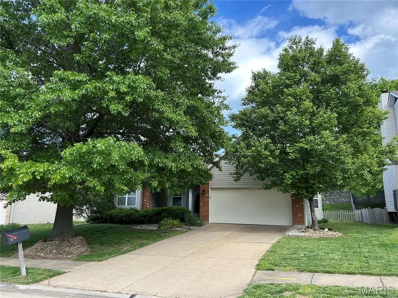 10 President Drive, O'Fallon, MO 63368 — listing photo 2 of 29