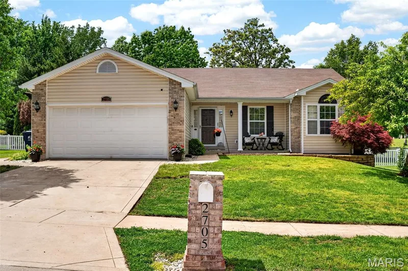 2705 Providence Ridge Drive, Wentzville, MO β listing photo 1