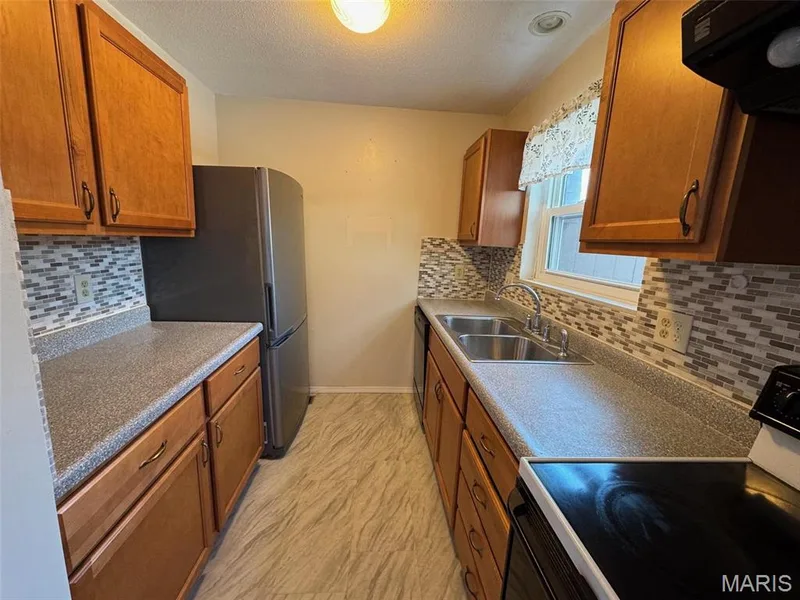kitchen — 13573 Coliseum Drive, Chesterfield, MO 63017