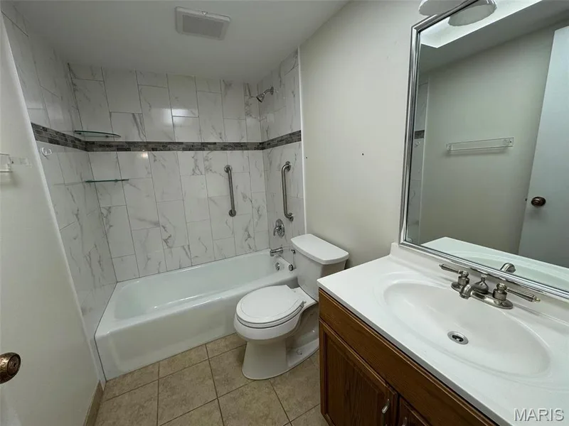 hall bathroom — 13573 Coliseum Drive, Chesterfield, MO 63017