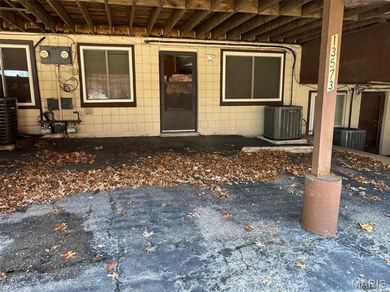 parking area — 13573 Coliseum Drive, Chesterfield, MO 63017