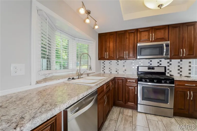 2 Saw Mill Way, St Charles, MO 63303 — listing photo 5 of 14