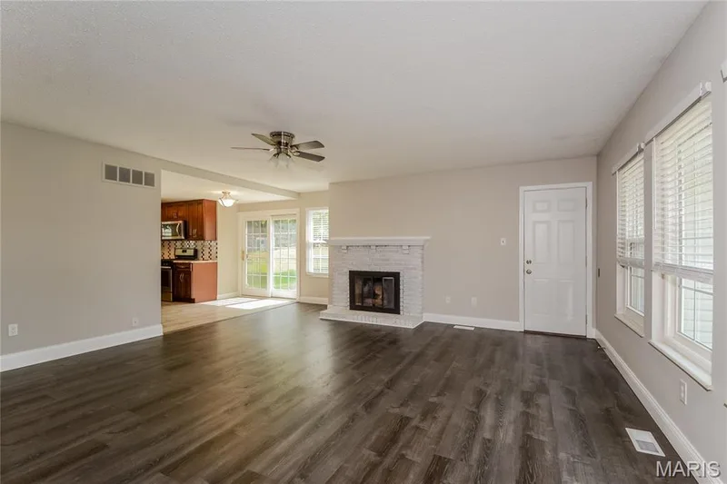 2 Saw Mill Way, St Charles, MO 63303 — listing photo 3 of 14