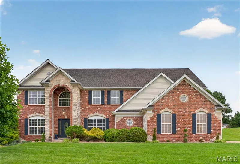 371 Galahad Court, Weldon Spring, MO 63304 — listing photo 3 of 52