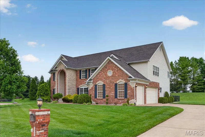 371 Galahad Court, Weldon Spring, MO 63304 — listing photo 6 of 52