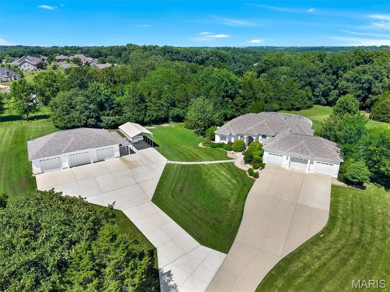 31 Raven Court, Wentzville, MO 63385 — listing photo 3 of 90