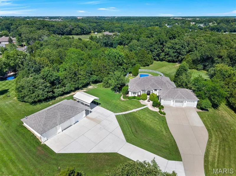 31 Raven Court, Wentzville, MO 63385 — listing photo 4 of 90