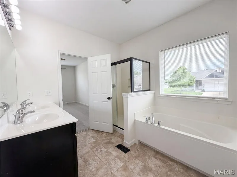1034 Sweet River Drive, St Paul, MO 63366 — listing photo 6 of 21