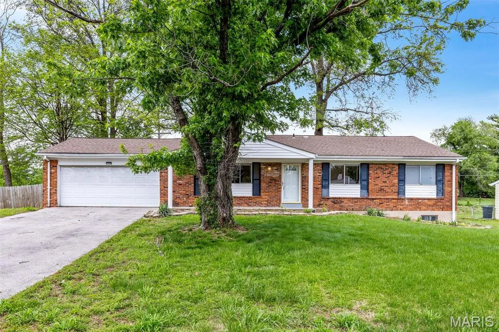 119 Bellechasse Drive, Chesterfield, MO 63017 — listing photo 1 of 37