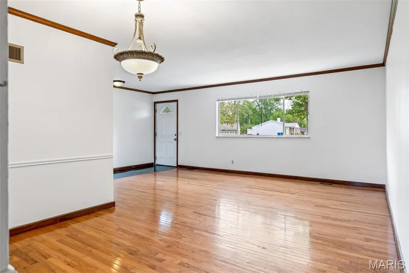 119 Bellechasse Drive, Chesterfield, MO 63017 — listing photo 3 of 37