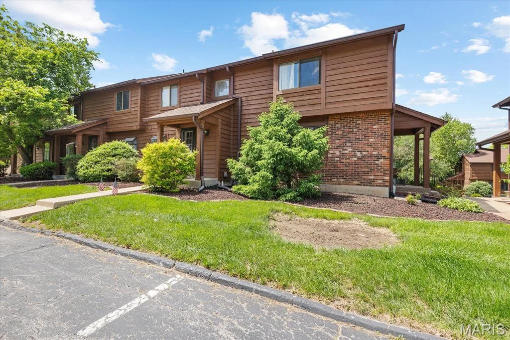 228 Cedar Grove Drive #D, St Charles, MO 63304 — listing photo 1 of 19