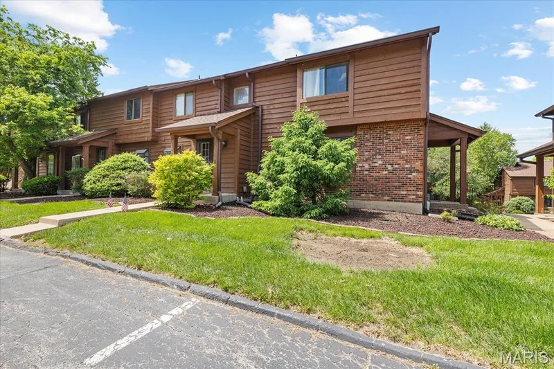 228 Cedar Grove Drive #D, St Charles, MO 63304 — listing photo 1 of 19
