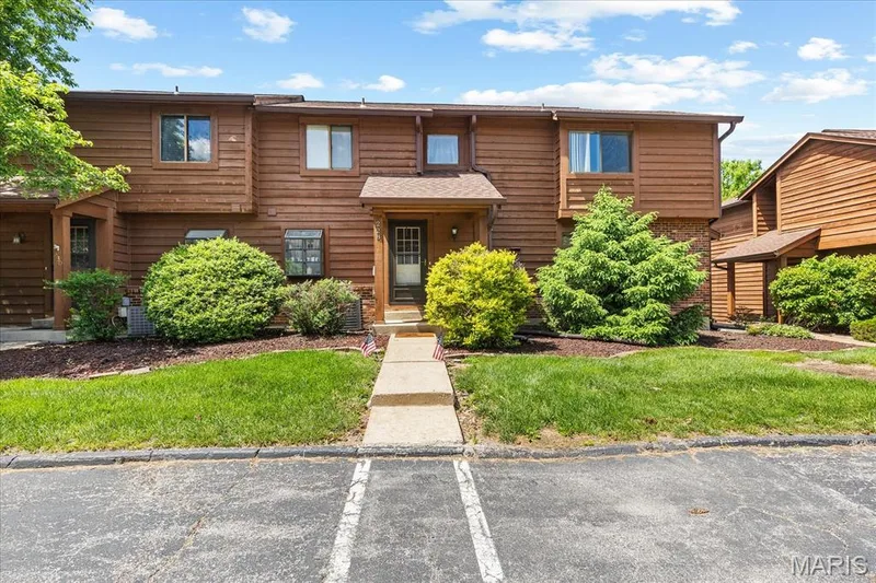 228 Cedar Grove Drive #D, St Charles, MO 63304 — listing photo 2 of 19