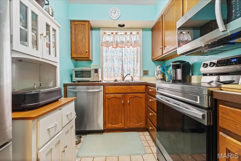 228 Cedar Grove Drive #D, St Charles, MO 63304 — listing photo 12 of 19